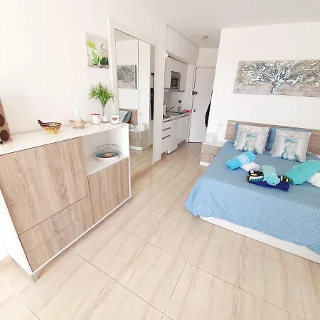 Las Flores Deluxe Apartment